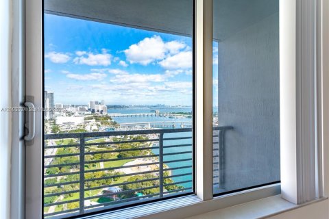 Condominio en alquiler en Miami, Florida, 1 dormitorio, 78.6 m2 № 2403729 - foto 5