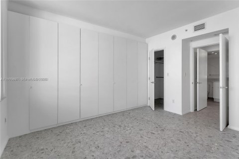 Condominio en alquiler en Miami, Florida, 1 dormitorio, 78.6 m2 № 2403729 - foto 13