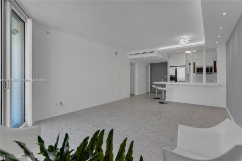 Condominio en alquiler en Miami, Florida, 1 dormitorio, 78.6 m2 № 2403729 - foto 11