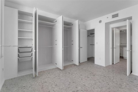 Condominio en alquiler en Miami, Florida, 1 dormitorio, 78.6 m2 № 2403729 - foto 12