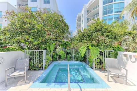 Condo in Miami Beach, Florida, 1 bedroom  № 2002529 - photo 20
