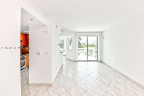 Condo in Miami Beach, Florida, 1 bedroom  № 2002529 - photo 7