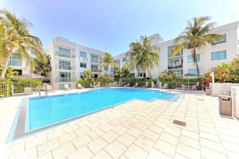 Condo in Miami Beach, Florida, 1 bedroom  № 2002529 - photo 21