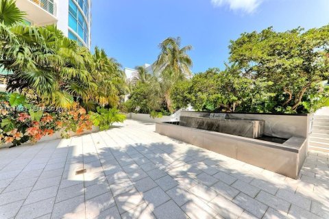 Condo in Miami Beach, Florida, 1 bedroom  № 2002529 - photo 19
