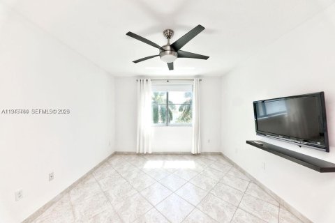 Condo in Miami Beach, Florida, 1 bedroom  № 2002529 - photo 8