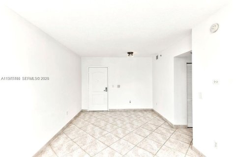 Condo in Miami Beach, Florida, 1 bedroom  № 2002529 - photo 13
