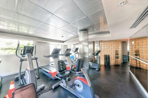 Condo in Miami Beach, Florida, 1 bedroom  № 2002529 - photo 22