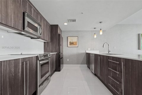 Condo in Miami, Florida, 1 bedroom  № 2031975 - photo 8