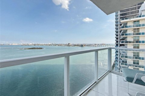 Condo in Miami, Florida, 1 bedroom  № 2031975 - photo 3