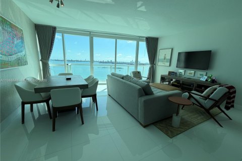 Condo in Miami, Florida, 1 bedroom  № 2031975 - photo 4