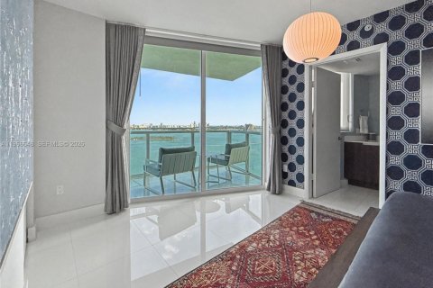 Condo in Miami, Florida, 1 bedroom  № 2031975 - photo 12