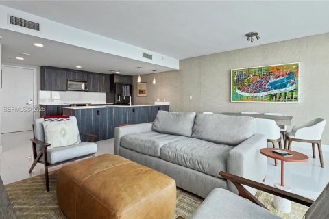 Condo in Miami, Florida, 1 bedroom  № 2031975 - photo 7