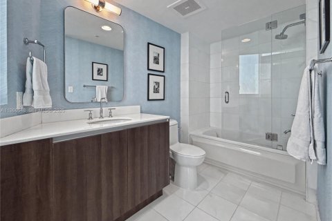 Condo in Miami, Florida, 1 bedroom  № 2031975 - photo 14