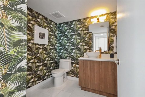 Condo in Miami, Florida, 1 bedroom  № 2031975 - photo 11
