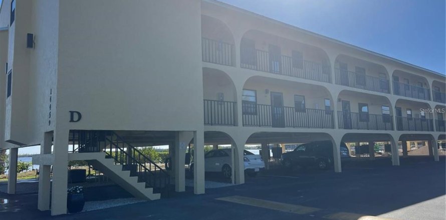 Condominio en Port Charlotte, Florida, 2 dormitorios № 1637800