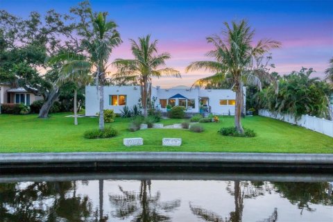 House in Sarasota, Florida 3 bedrooms, 223.06 sq.m. № 1856604 - photo 2