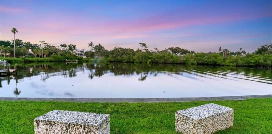 House in Sarasota, Florida 3 bedrooms, 223.06 sq.m. № 1856604