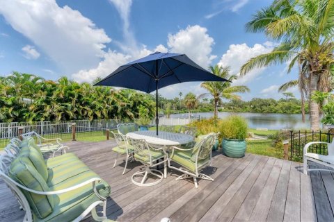 House in Sarasota, Florida 3 bedrooms, 223.06 sq.m. № 1856604 - photo 23