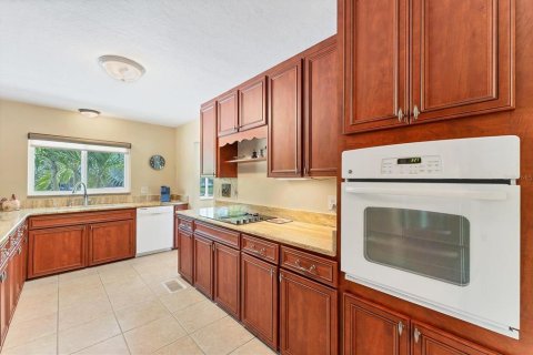 House in Sarasota, Florida 3 bedrooms, 223.06 sq.m. № 1856604 - photo 18