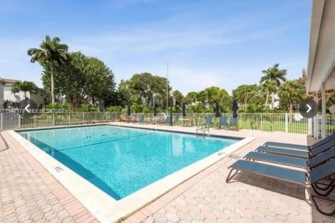 Copropriété à vendre à Fort Lauderdale, Floride: 1 chambre, 55.74 m2 № 2003336 - photo 12
