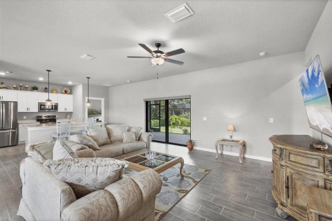 Villa ou maison à vendre à Port Charlotte, Floride: 3 chambres, 156.82 m2 № 1916943 - photo 4