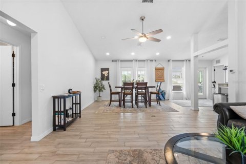 Villa ou maison à vendre à Bradenton, Floride: 3 chambres, 127.46 m2 № 2398724 - photo 8