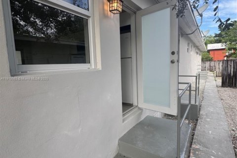 Appartement à louer à Miami, Floride: 1 chambre, 230.96 m2 № 1969292 - photo 2