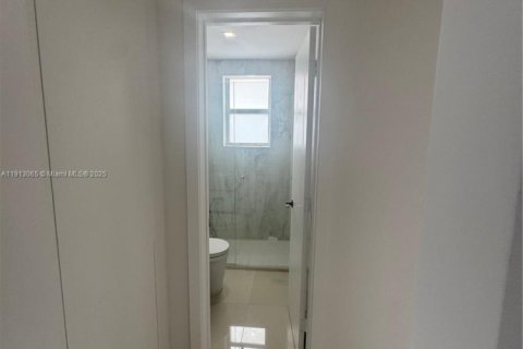 Appartement à louer à Miami, Floride: 1 chambre, 230.96 m2 № 1969292 - photo 5