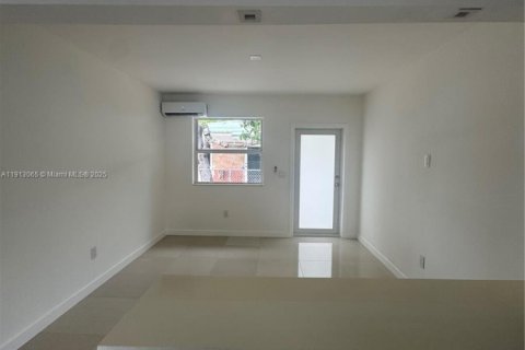 Appartement à louer à Miami, Floride: 1 chambre, 230.96 m2 № 1969292 - photo 4