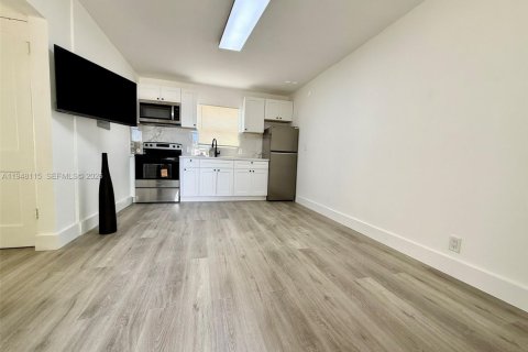 Villa ou maison à louer à Hollywood, Floride: 2 chambres, 84.54 m2 № 2004172 - photo 10