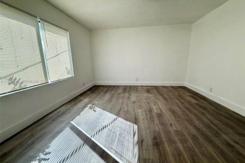 Villa ou maison à louer à Hollywood, Floride: 2 chambres, 84.54 m2 № 2004172 - photo 3