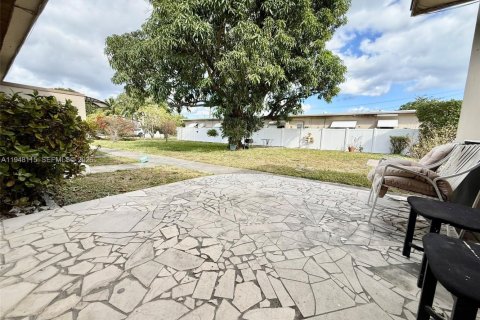 Villa ou maison à louer à Hollywood, Floride: 2 chambres, 84.54 m2 № 2004172 - photo 8