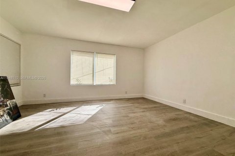 Villa ou maison à louer à Hollywood, Floride: 2 chambres, 84.54 m2 № 2004172 - photo 2