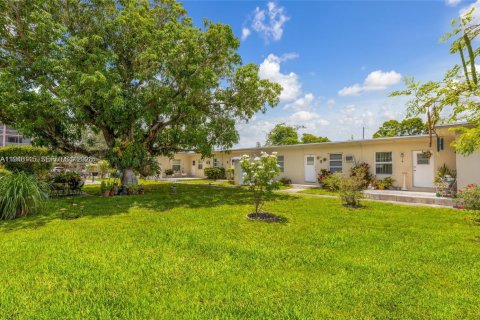 Villa ou maison à louer à Hollywood, Floride: 2 chambres, 84.54 m2 № 2004172 - photo 12