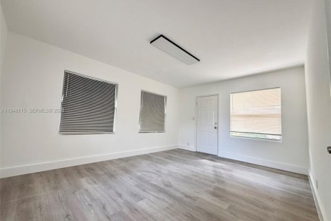 Villa ou maison à louer à Hollywood, Floride: 2 chambres, 84.54 m2 № 2004172 - photo 6