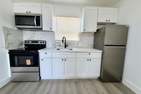 Villa ou maison à louer à Hollywood, Floride: 2 chambres, 84.54 m2 № 2004172 - photo 9