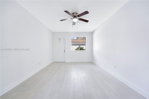 Снять в аренду виллу или дом в Норт-Майами-Бич, Флорида 1 спальня, 102.19м2, № 2046095 - фото 5