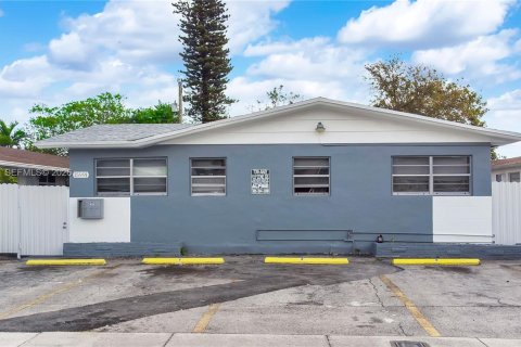 Снять в аренду виллу или дом в Норт-Майами-Бич, Флорида 1 спальня, 102.19м2, № 2046095 - фото 11