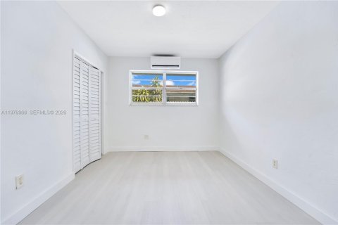 Снять в аренду виллу или дом в Норт-Майами-Бич, Флорида 1 спальня, 102.19м2, № 2046095 - фото 8