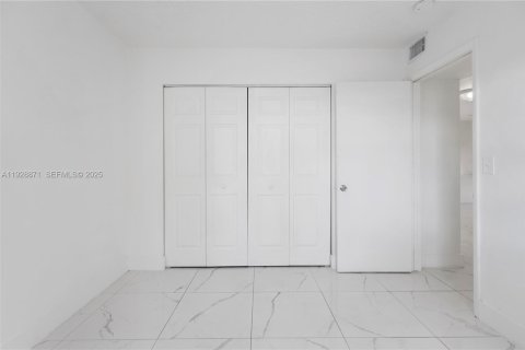 Copropriété à vendre à Hialeah, Floride: 3 chambres, 91.04 m2 № 1987643 - photo 23