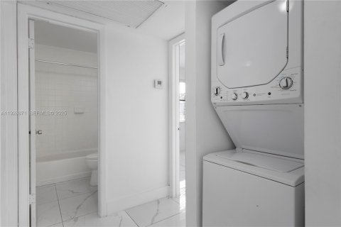 Copropriété à vendre à Hialeah, Floride: 3 chambres, 91.04 m2 № 1987643 - photo 18