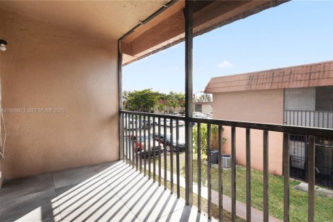 Copropriété à vendre à Hialeah, Floride: 3 chambres, 91.04 m2 № 1987643 - photo 10