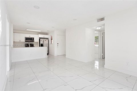 Copropriété à vendre à Hialeah, Floride: 3 chambres, 91.04 m2 № 1987643 - photo 7