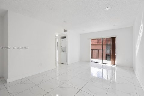 Copropriété à vendre à Hialeah, Floride: 3 chambres, 91.04 m2 № 1987643 - photo 8