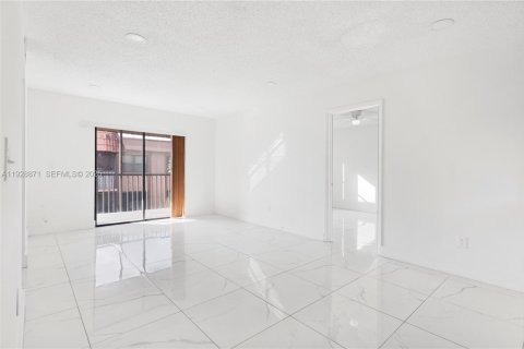 Copropriété à vendre à Hialeah, Floride: 3 chambres, 91.04 m2 № 1987643 - photo 6