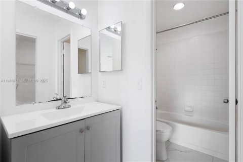 Copropriété à vendre à Hialeah, Floride: 3 chambres, 91.04 m2 № 1987643 - photo 14