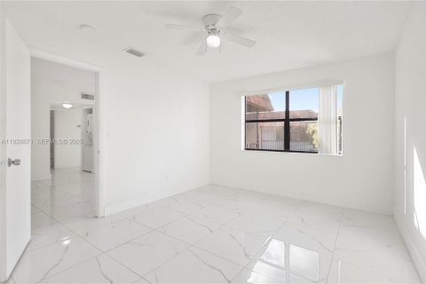 Copropriété à vendre à Hialeah, Floride: 3 chambres, 91.04 m2 № 1987643 - photo 11