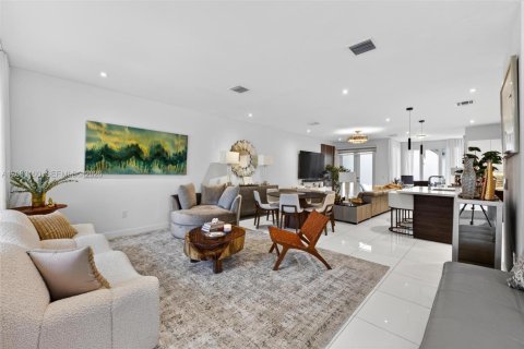 Снять в аренду таунхаус в Дорал, Флорида 4 спальни, 215.25м2, № 2066715 - фото 8