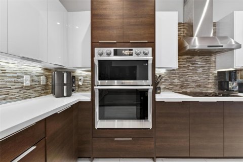 Снять в аренду таунхаус в Дорал, Флорида 4 спальни, 215.25м2, № 2066715 - фото 17