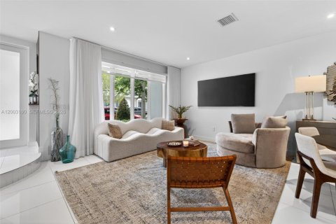 Снять в аренду таунхаус в Дорал, Флорида 4 спальни, 215.25м2, № 2066715 - фото 9